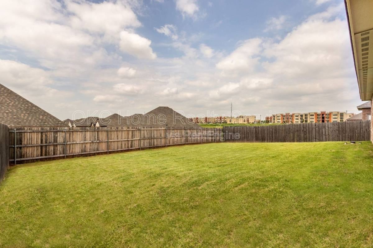 4133 Nw 155th St - Photo 4 of 10