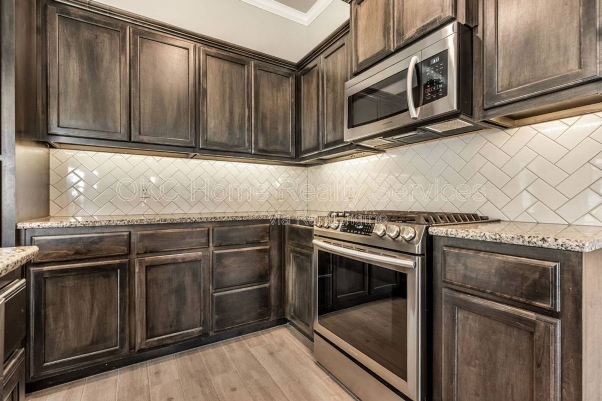 4133 Nw 155th St - Photo 5 of 10