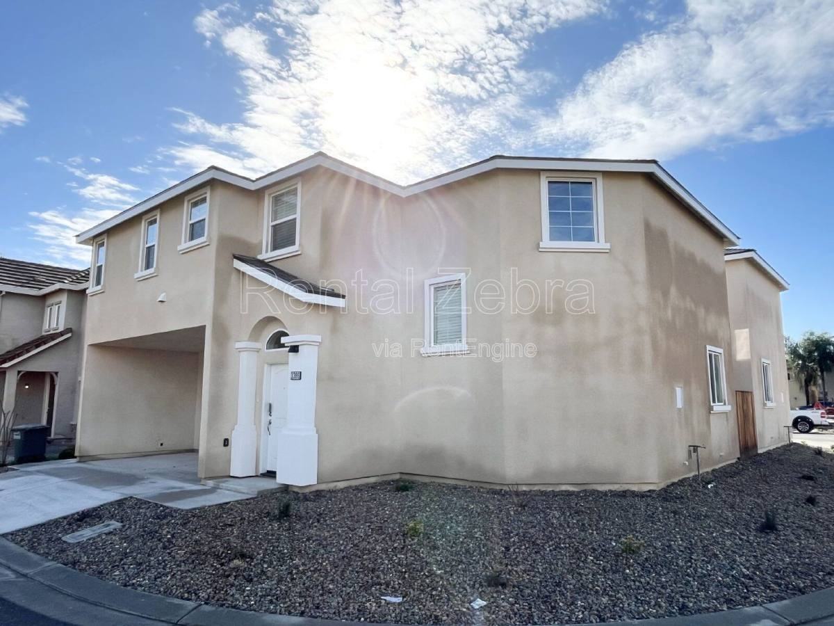 1396 Rincon Dr - Photo 2 of 10