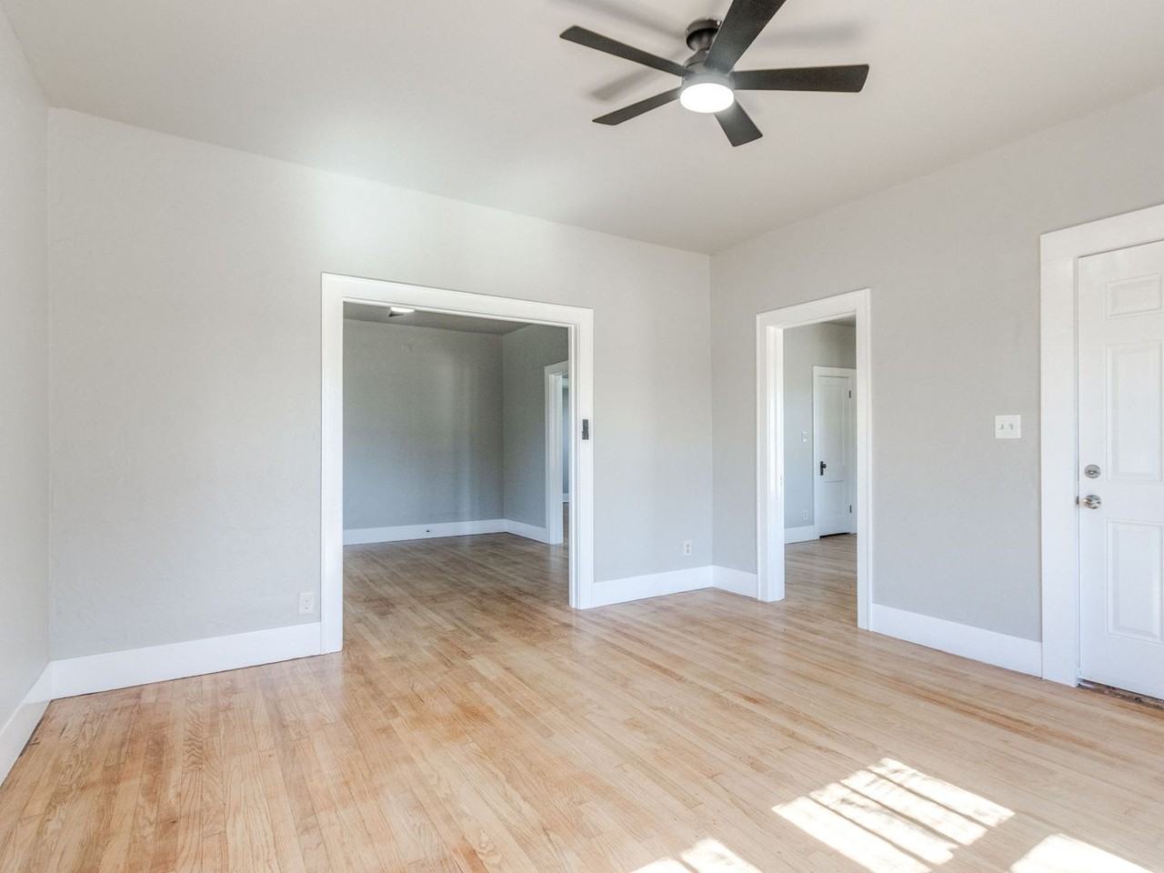 207 W Main St - Photo 2 of 39