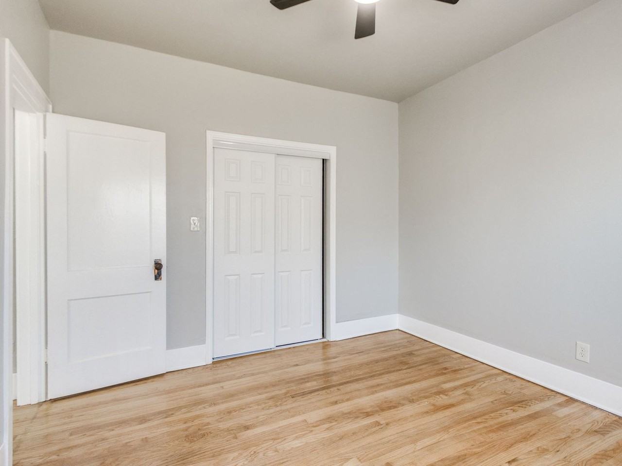 207 W Main St - Photo 4 of 39