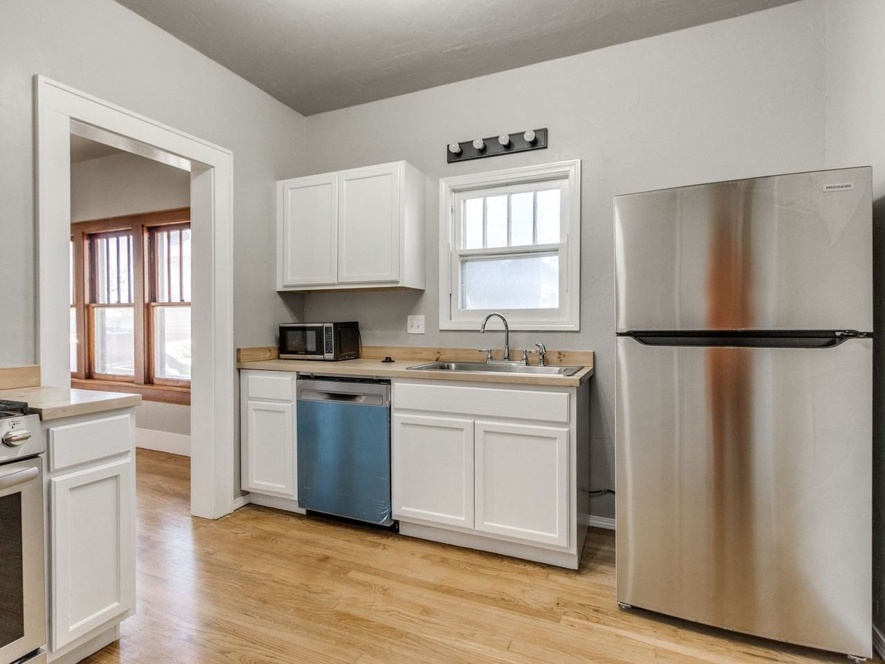 207 W Main St - Photo 6 of 39