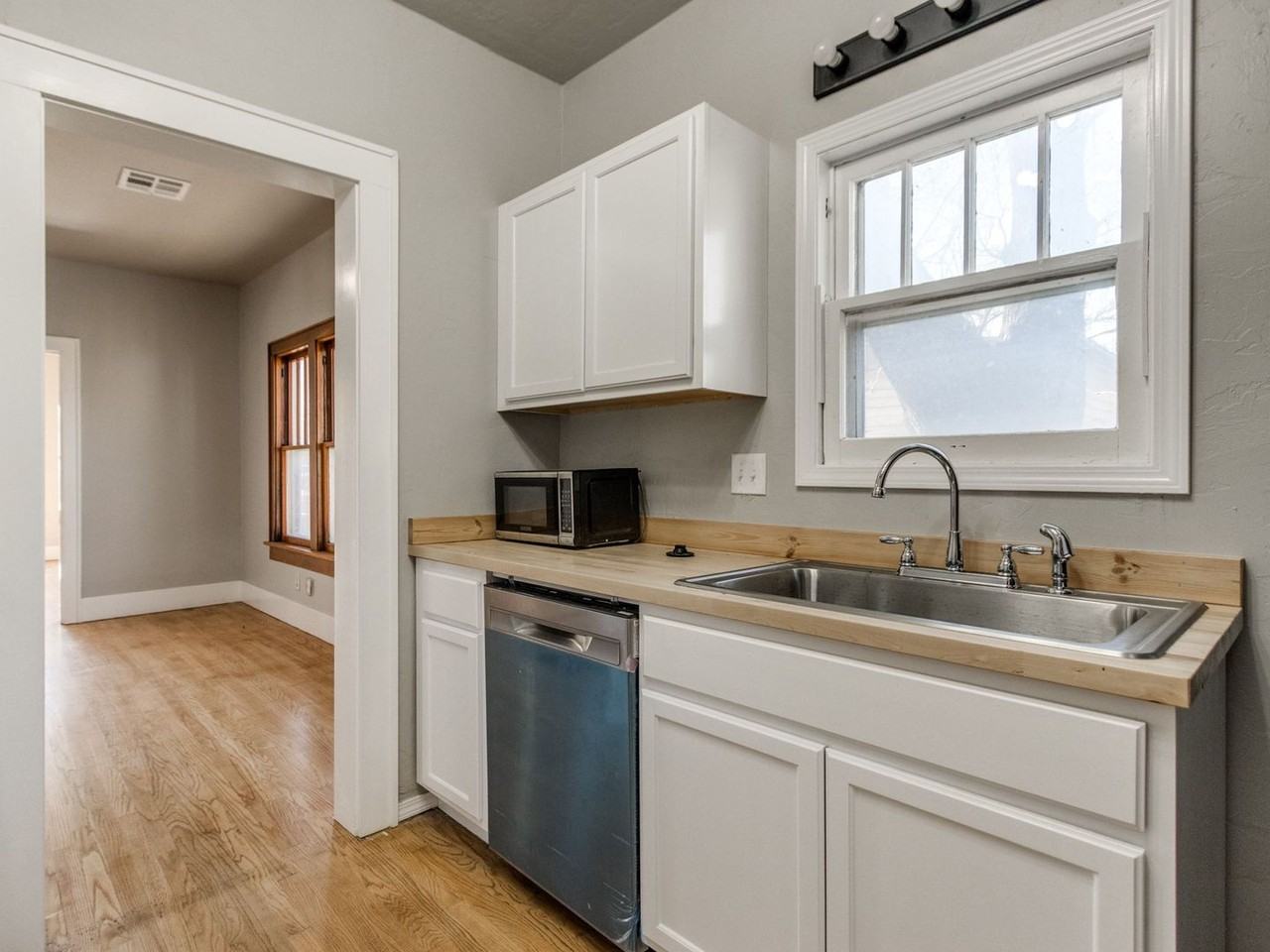 207 W Main St - Photo 7 of 39