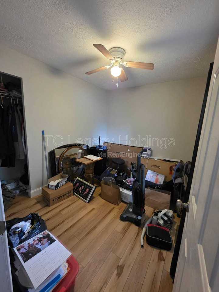 419 1 2 Walnut Ave - Photo 4 of 9