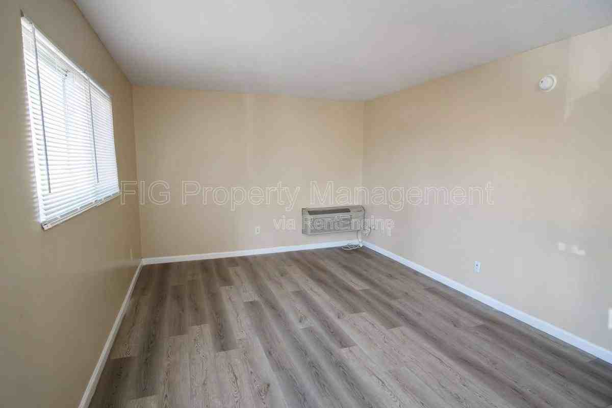 924 Chadwick Dr #4 - Photo 3 of 10