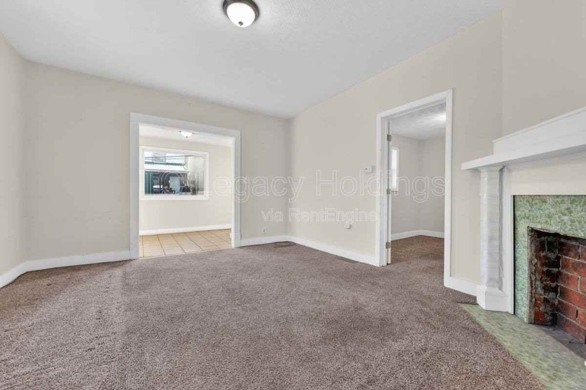 388 Broaddus Ave #B - Photo 3 of 10