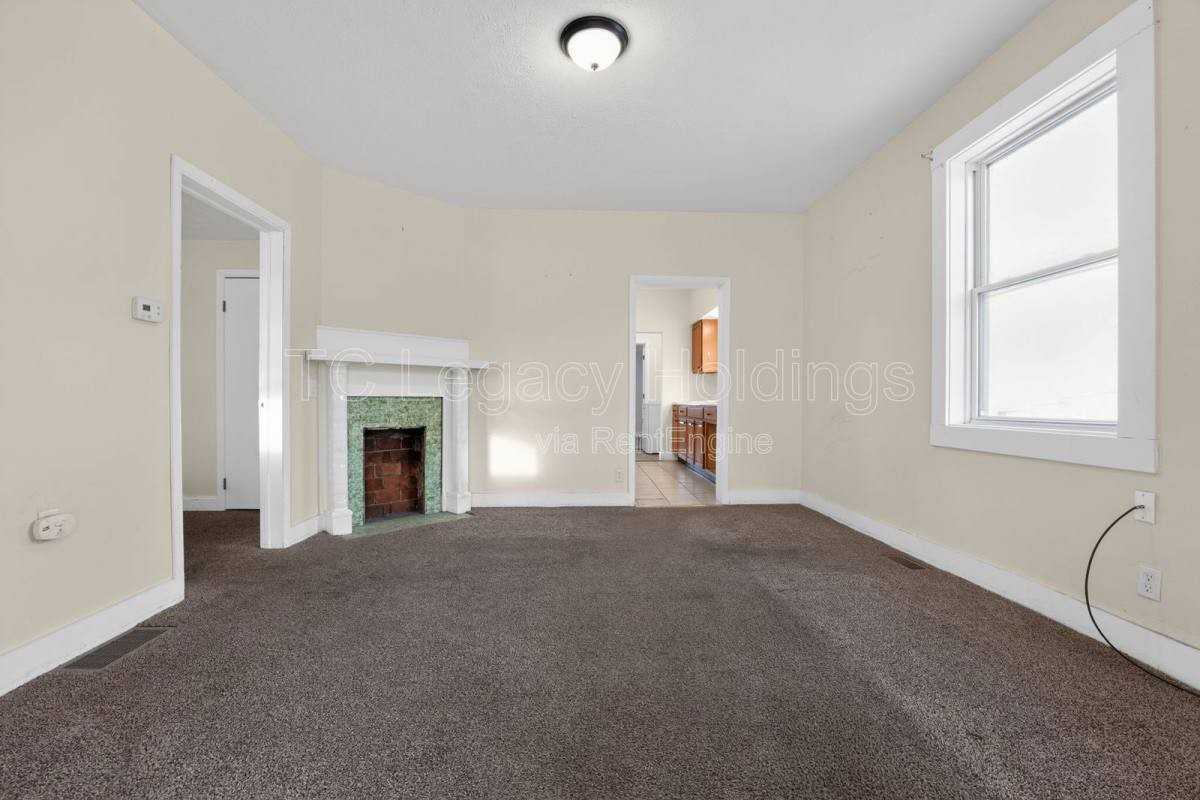 388 Broaddus Ave #B - Photo 4 of 10