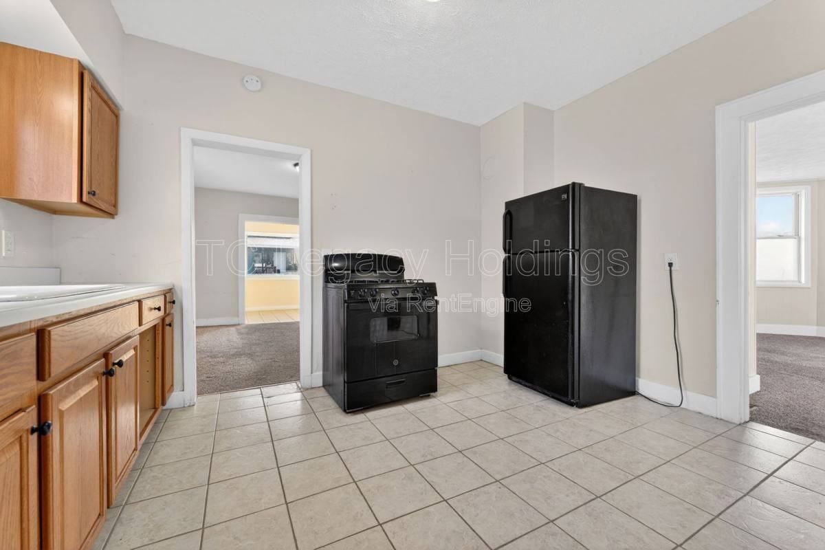 388 Broaddus Ave #B - Photo 7 of 10