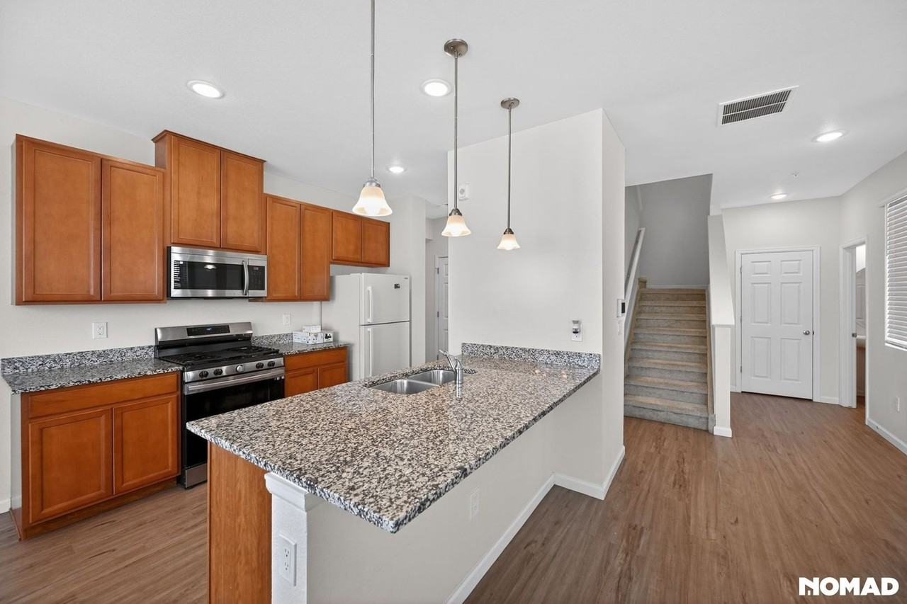 5755 S Buchanan Ct - Photo 6 of 29