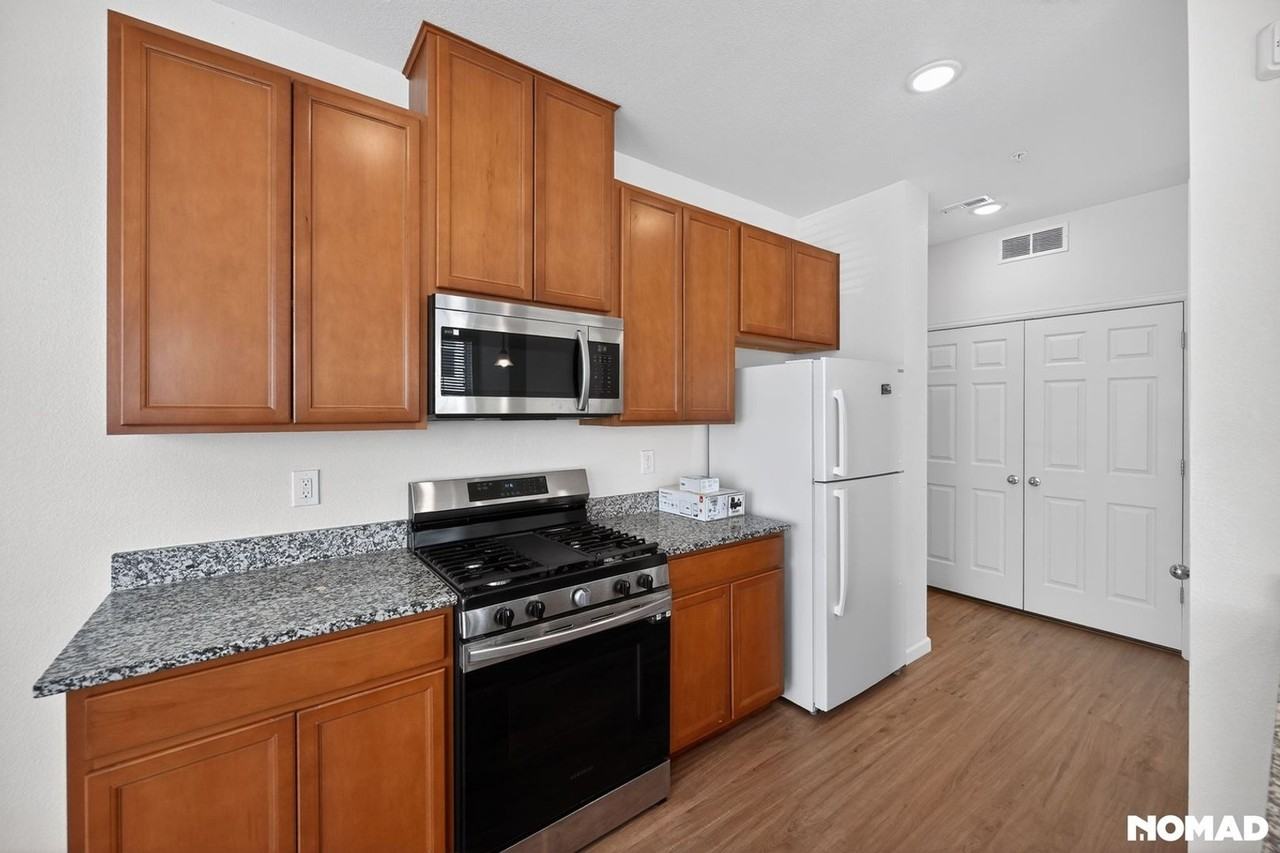 5755 S Buchanan Ct - Photo 7 of 29