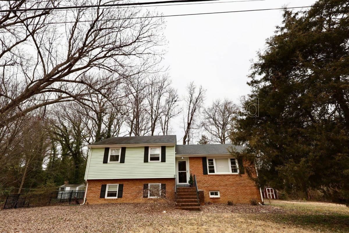 3012 Elmbrook Rd - Photo 2 of 10