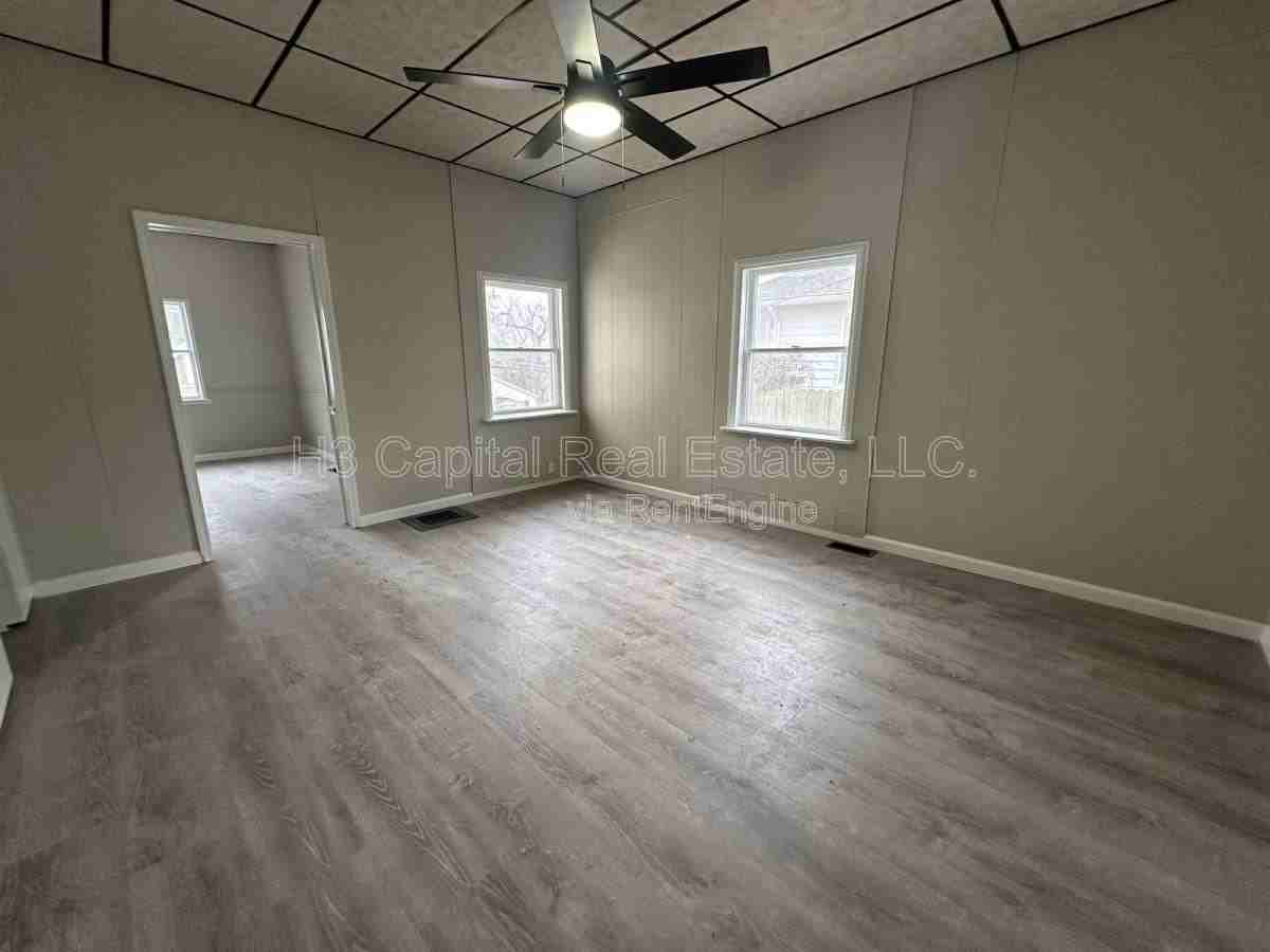 320 W Cleveland Ave - Photo 2 of 10