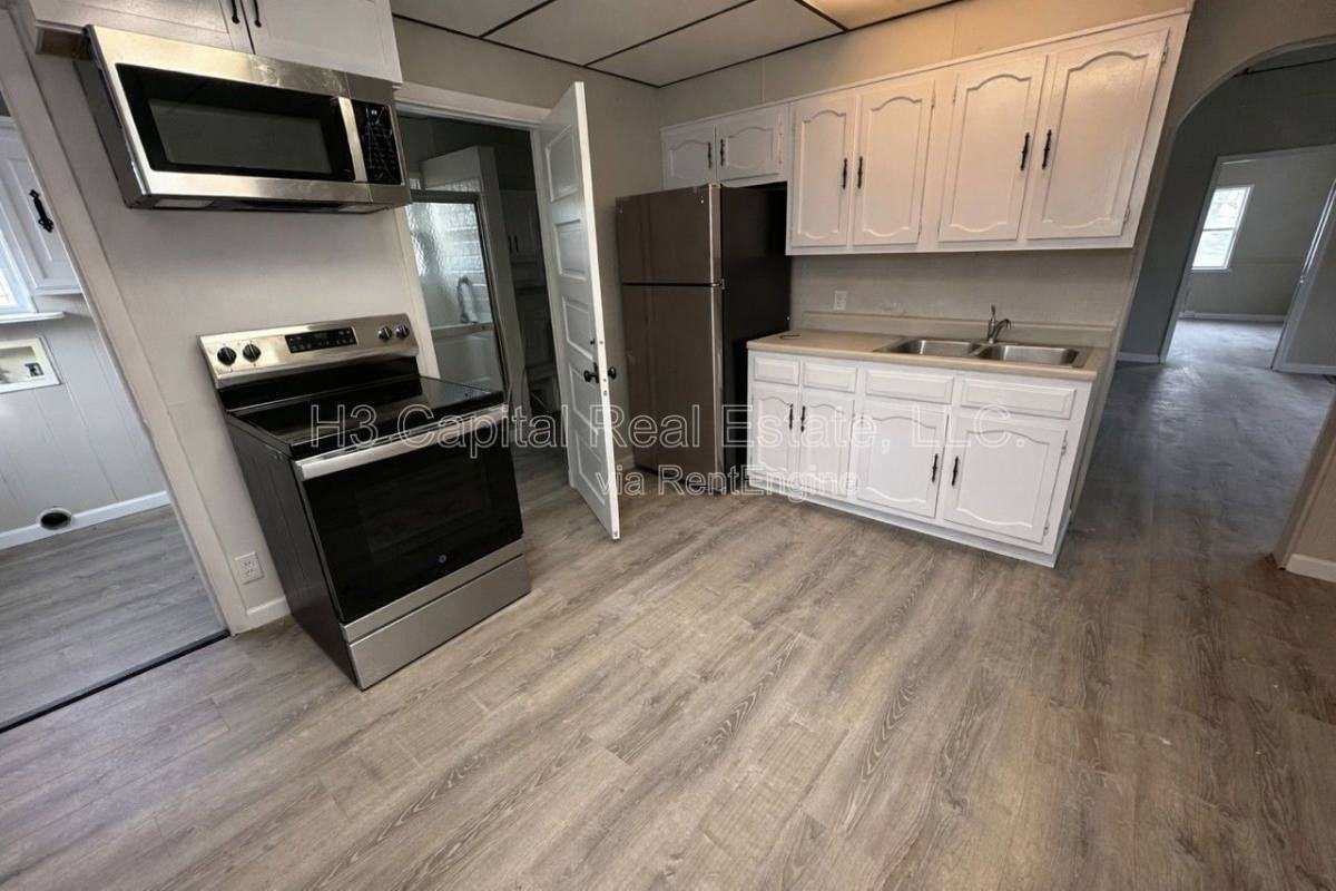 320 W Cleveland Ave - Photo 4 of 10