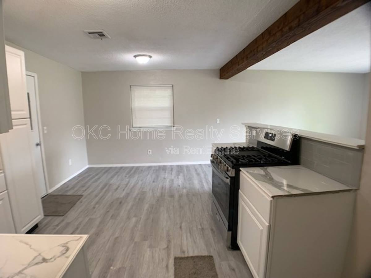 6812 S Land Ave - Photo 3 of 10