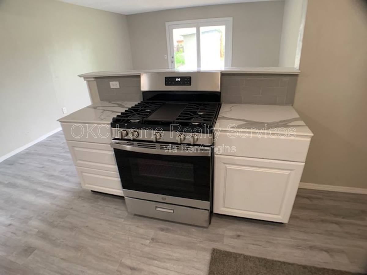 6812 S Land Ave - Photo 4 of 10