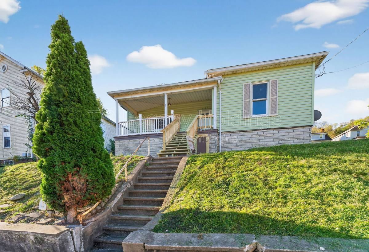 1627 W Pike St - Photo 3 of 10