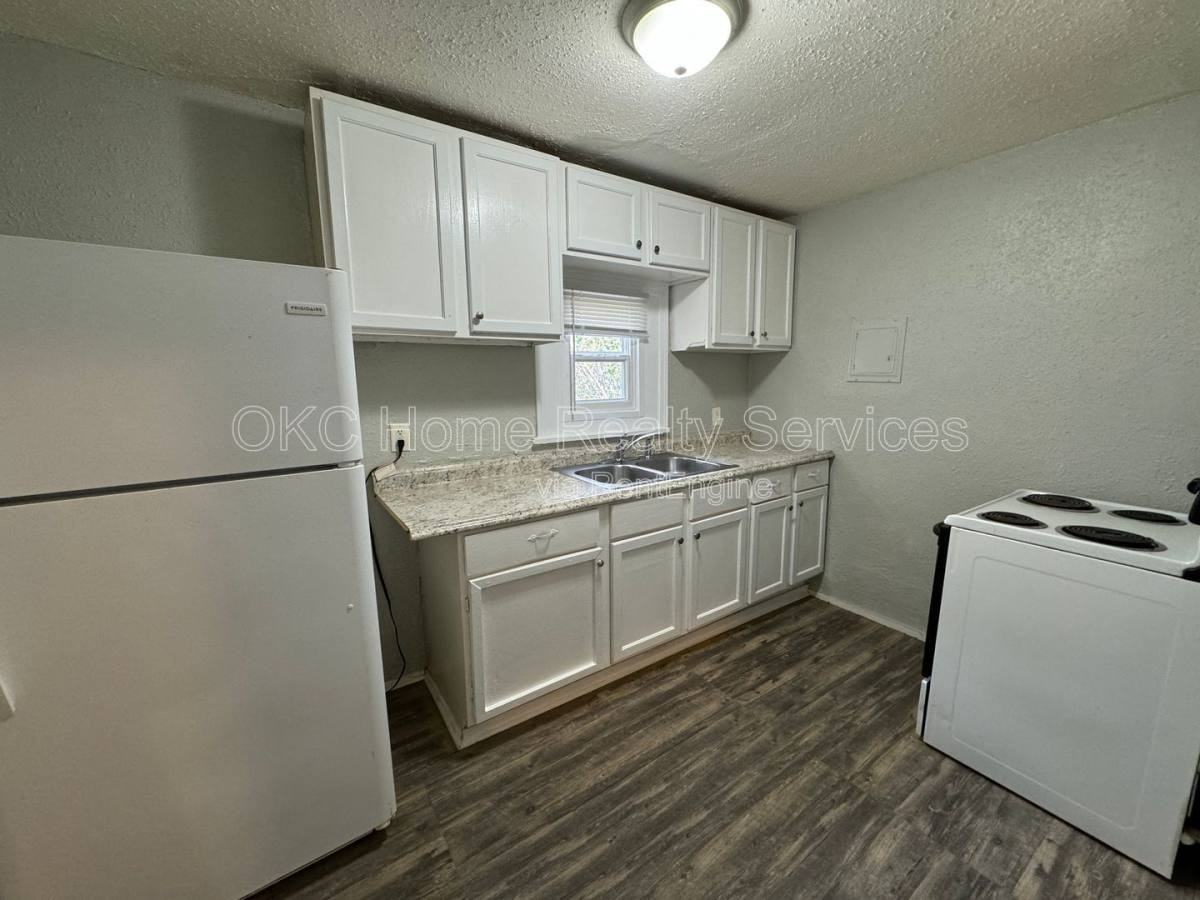 1319 N Gatewood Ave #2 - Photo 3 of 7