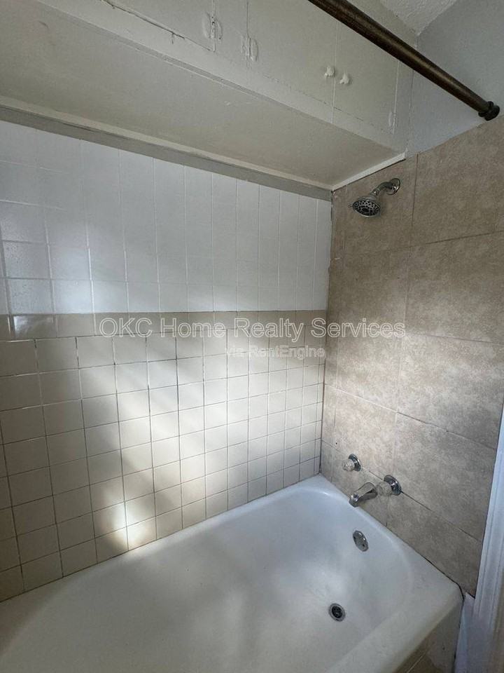 1319 N Gatewood Ave #2 - Photo 4 of 7