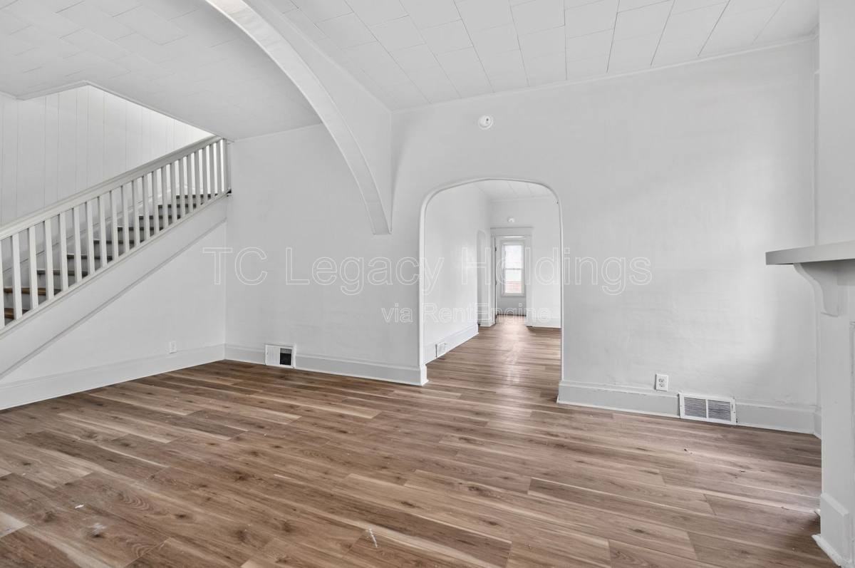 1409 Hamill Ave - Photo 2 of 10