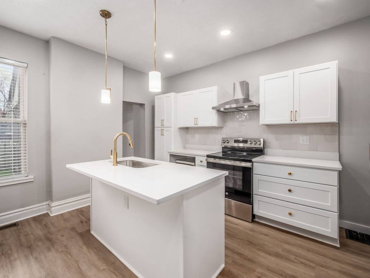 1240 S Washington Ave - Photo 2 of 10