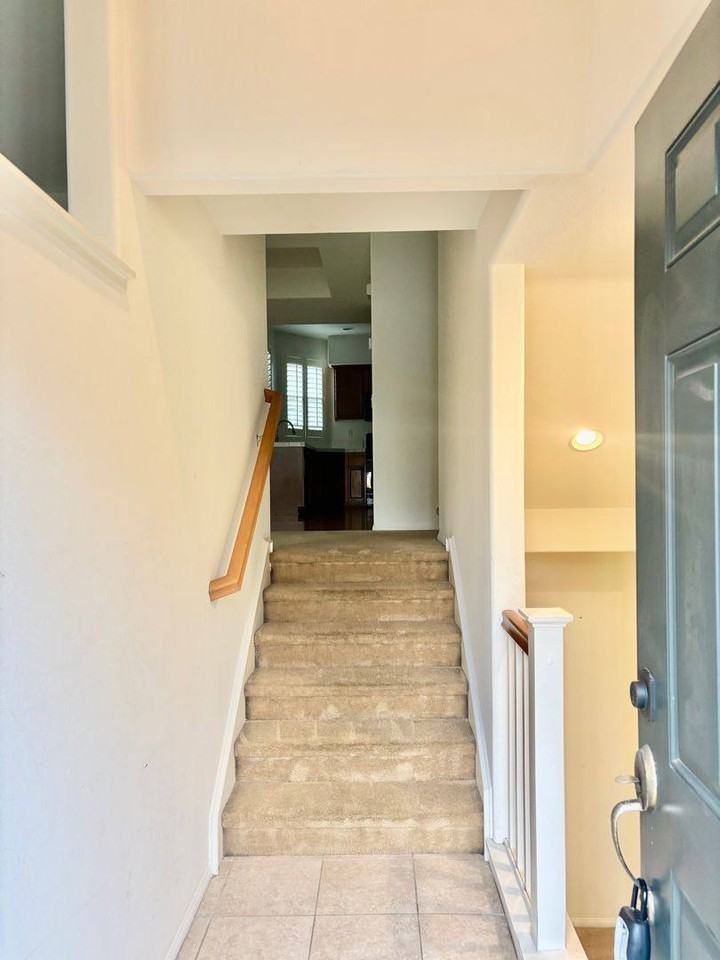 1965 Oakwood Way - Photo 2 of 10