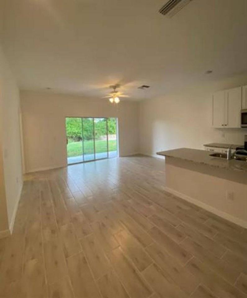 3437 Sw 8th Pl - Photo 2 of 10