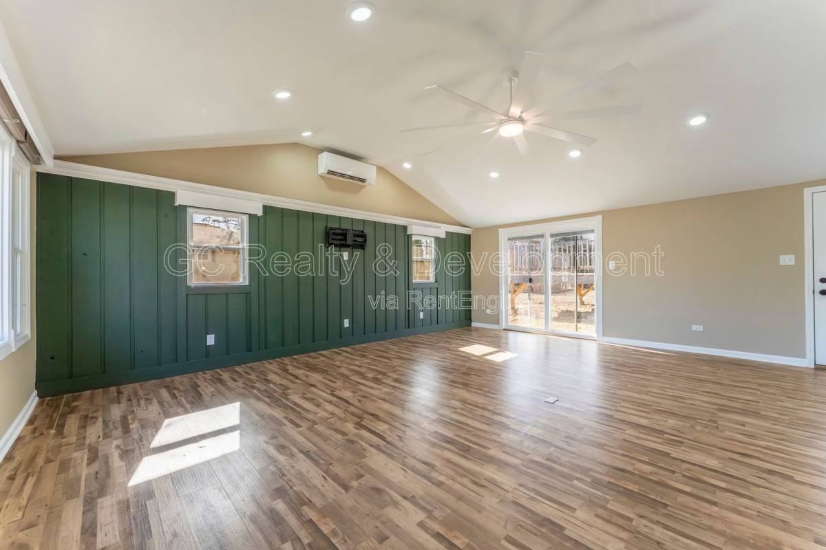 72 Clover Dr - Photo 2 of 10