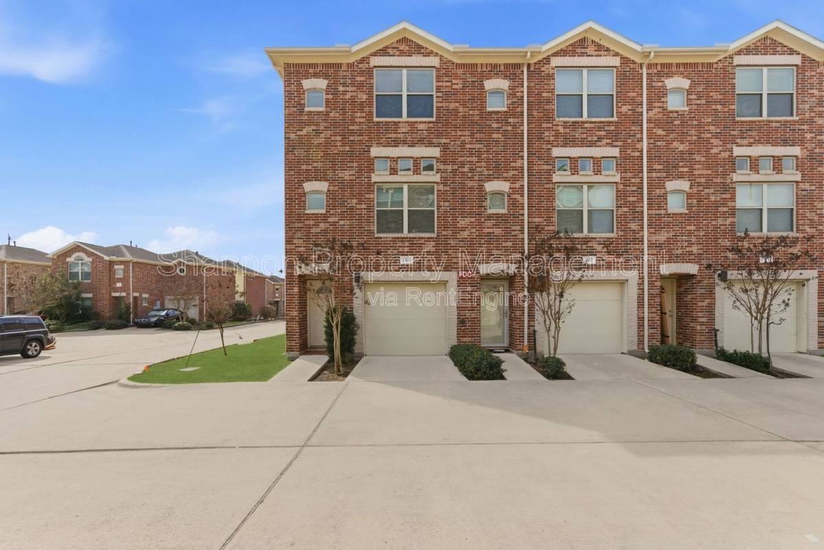 South Loop E #1301 - Photo 2 of 10