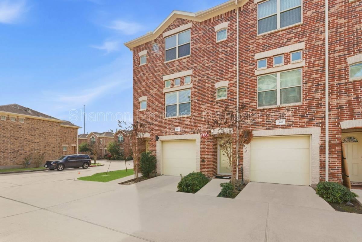 South Loop E #1301 - Photo 3 of 10