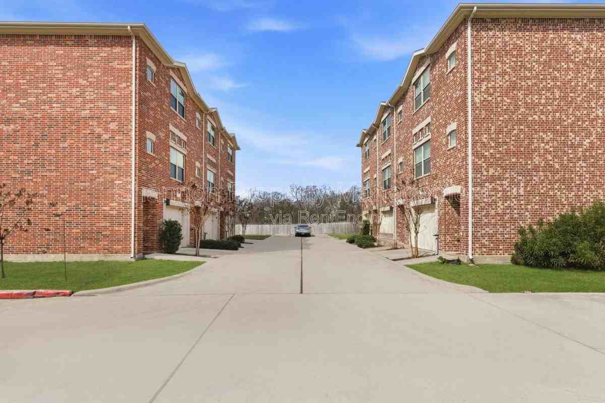 South Loop E #1301 - Photo 4 of 10