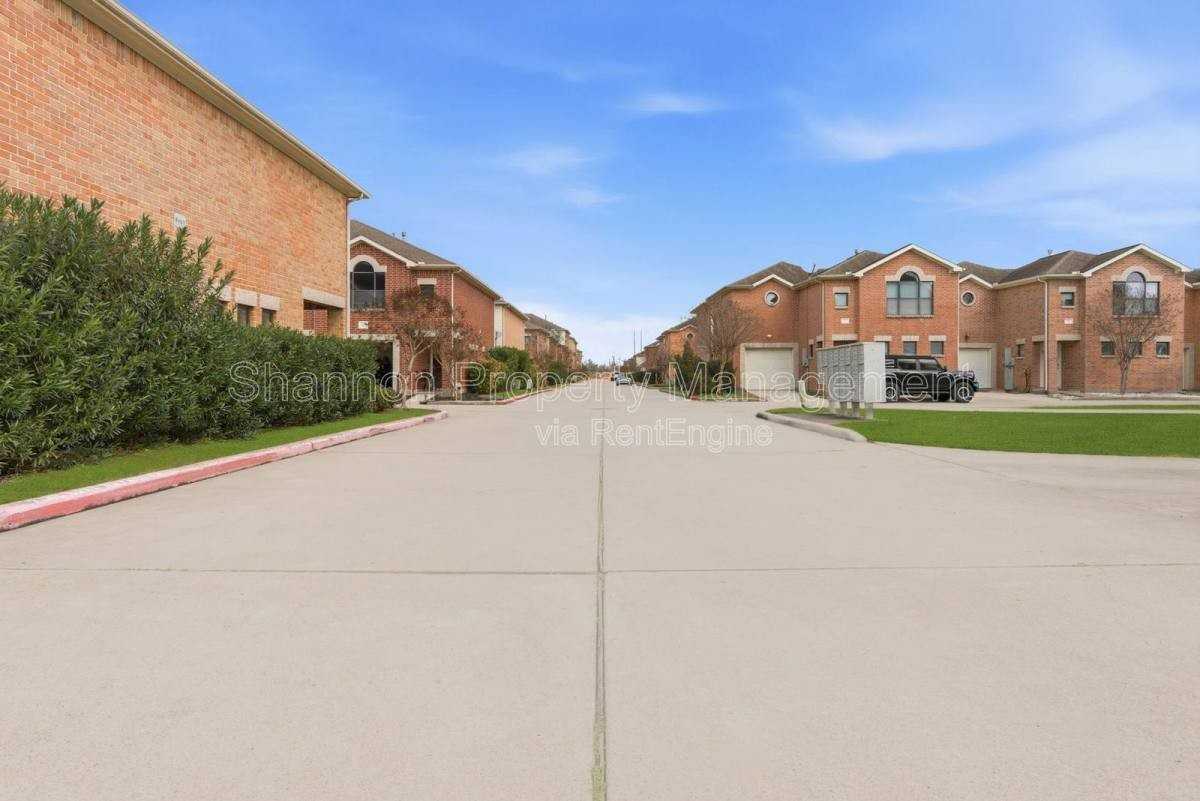 South Loop E #1301 - Photo 5 of 10