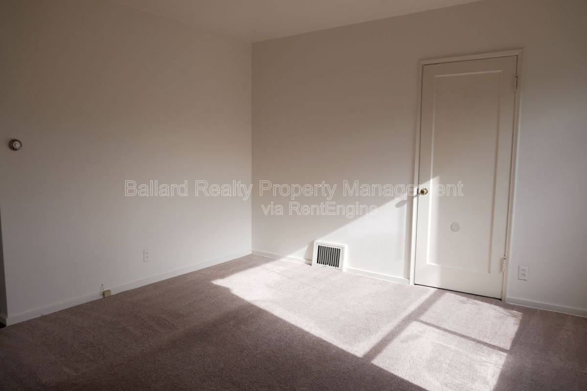 1408 Nw 61st St - Photo 3 of 10