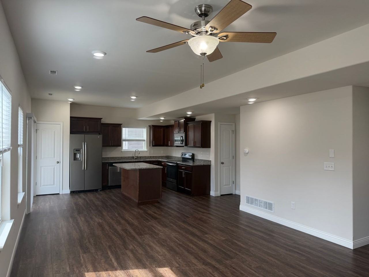 2810 Amberwood Ct - Photo 5 of 29