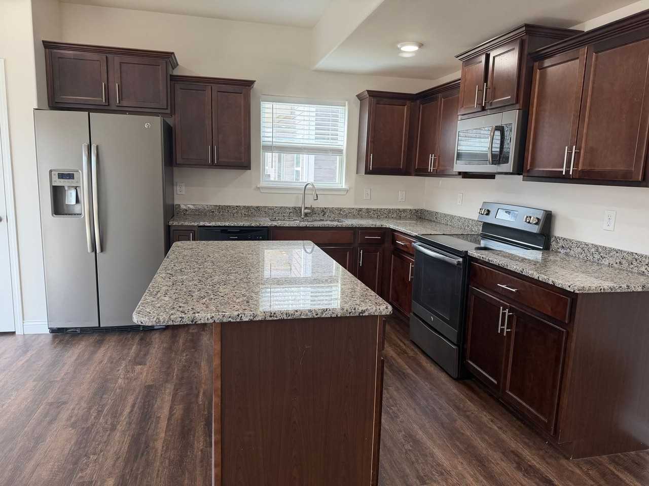 2810 Amberwood Ct - Photo 7 of 29