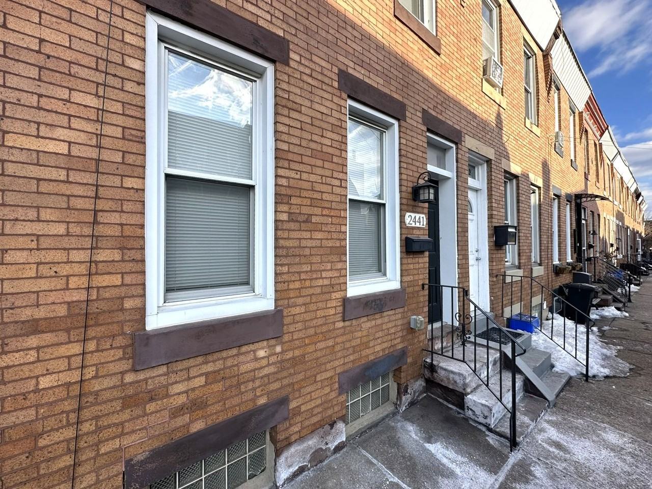 2441 E Oakdale St - Photo 4 of 36