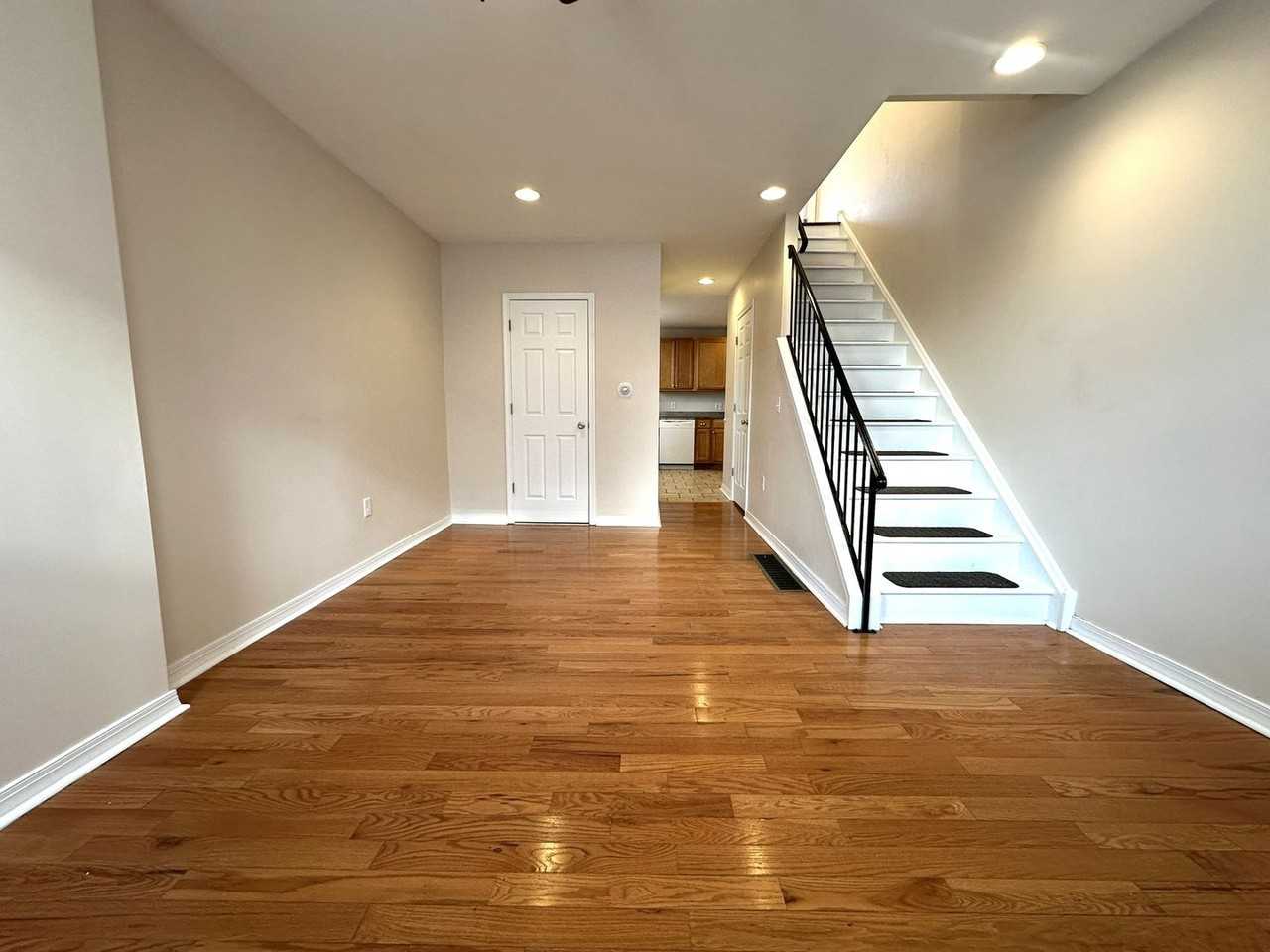 2441 E Oakdale St - Photo 7 of 36