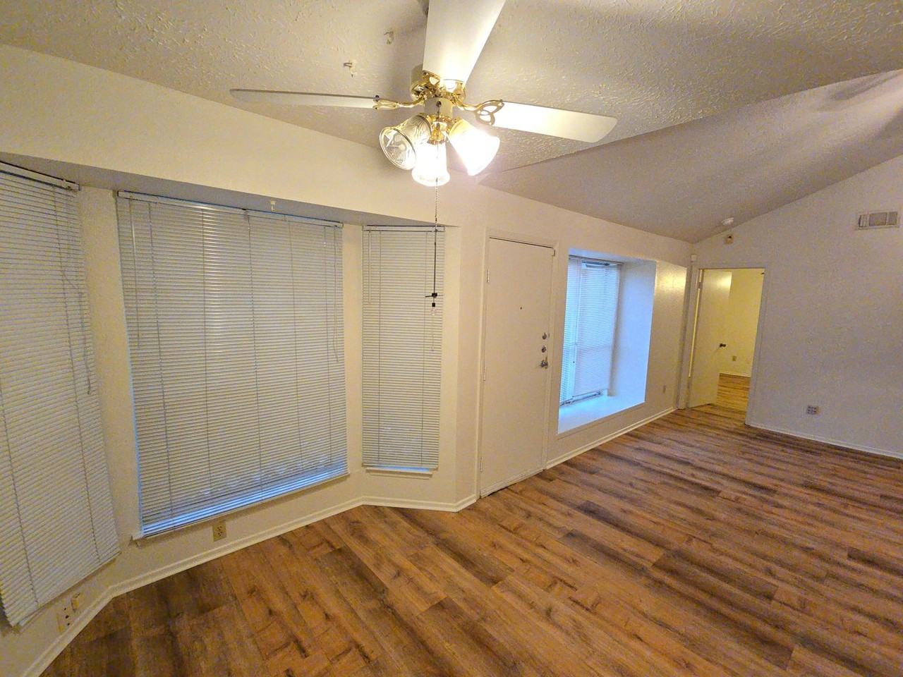 10906 Maple Rock Dr - Photo 5 of 26