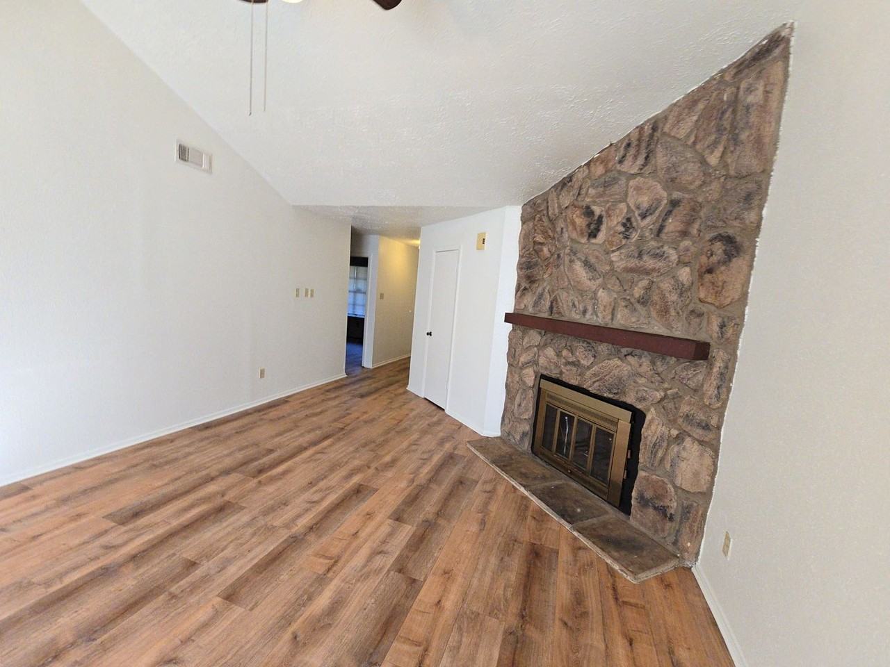 10906 Maple Rock Dr - Photo 6 of 26