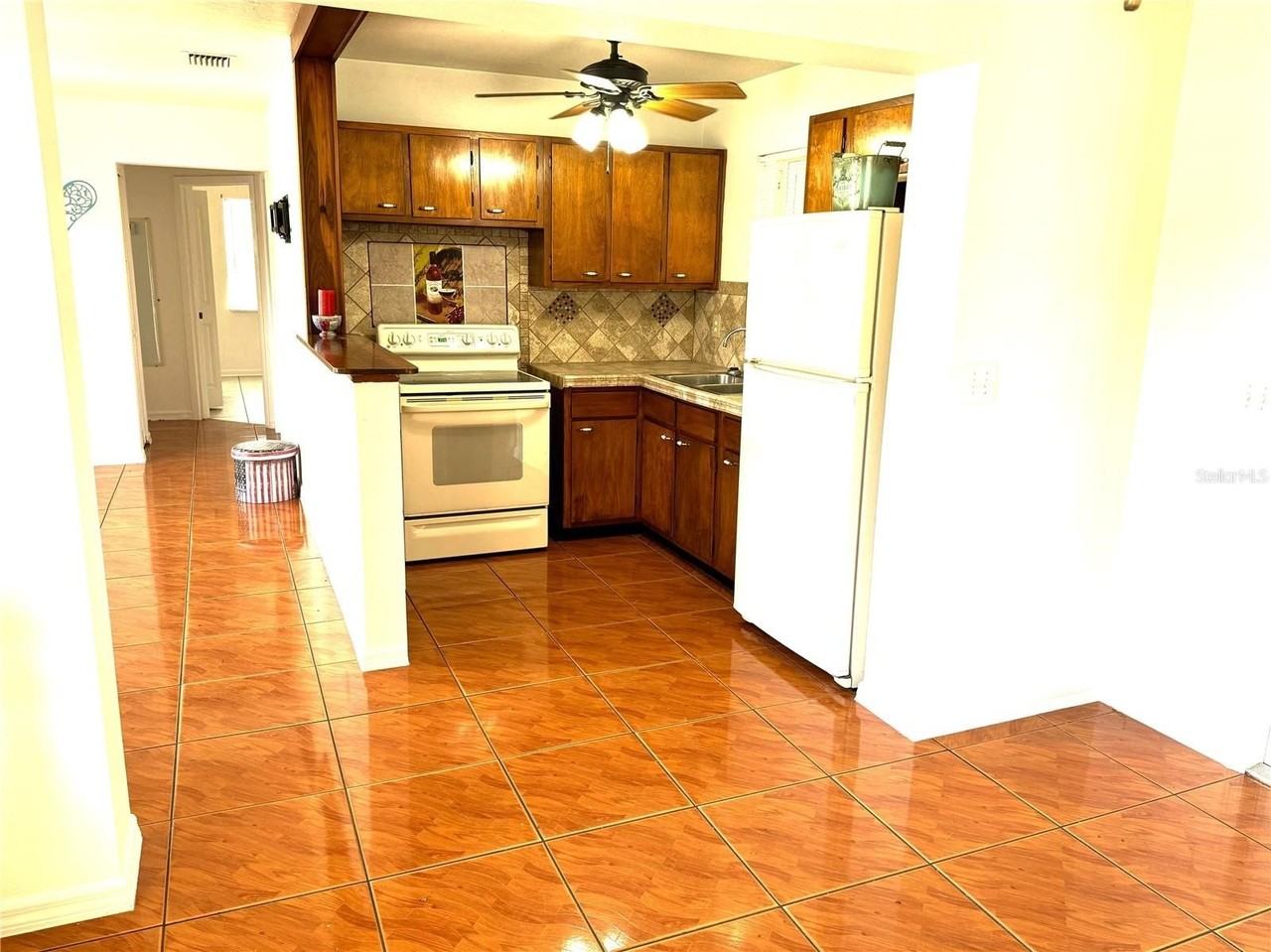 2441 Austin Ave - Photo 2 of 17