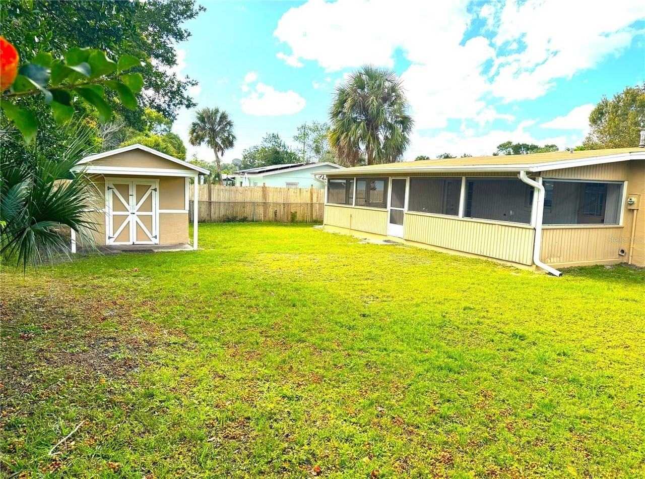 2441 Austin Ave - Photo 6 of 17