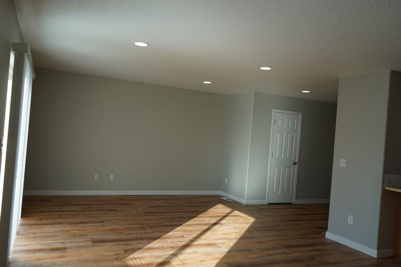 10513 Ne 63rd St - Photo 4 of 13