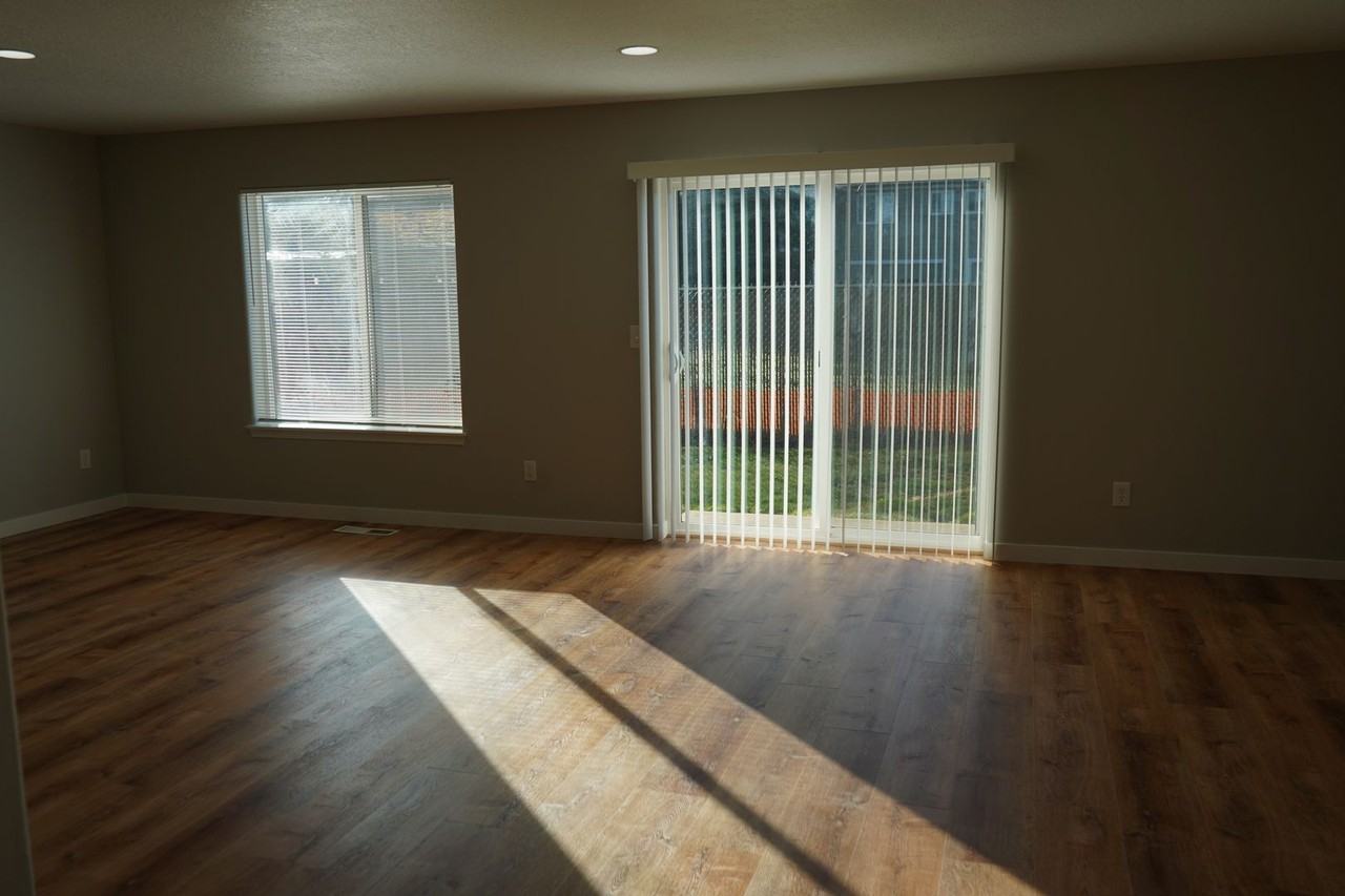 10513 Ne 63rd St - Photo 5 of 13