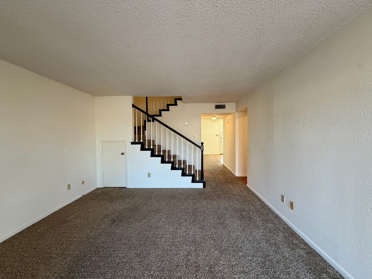 802 Melrose Dr - Photo 3 of 16