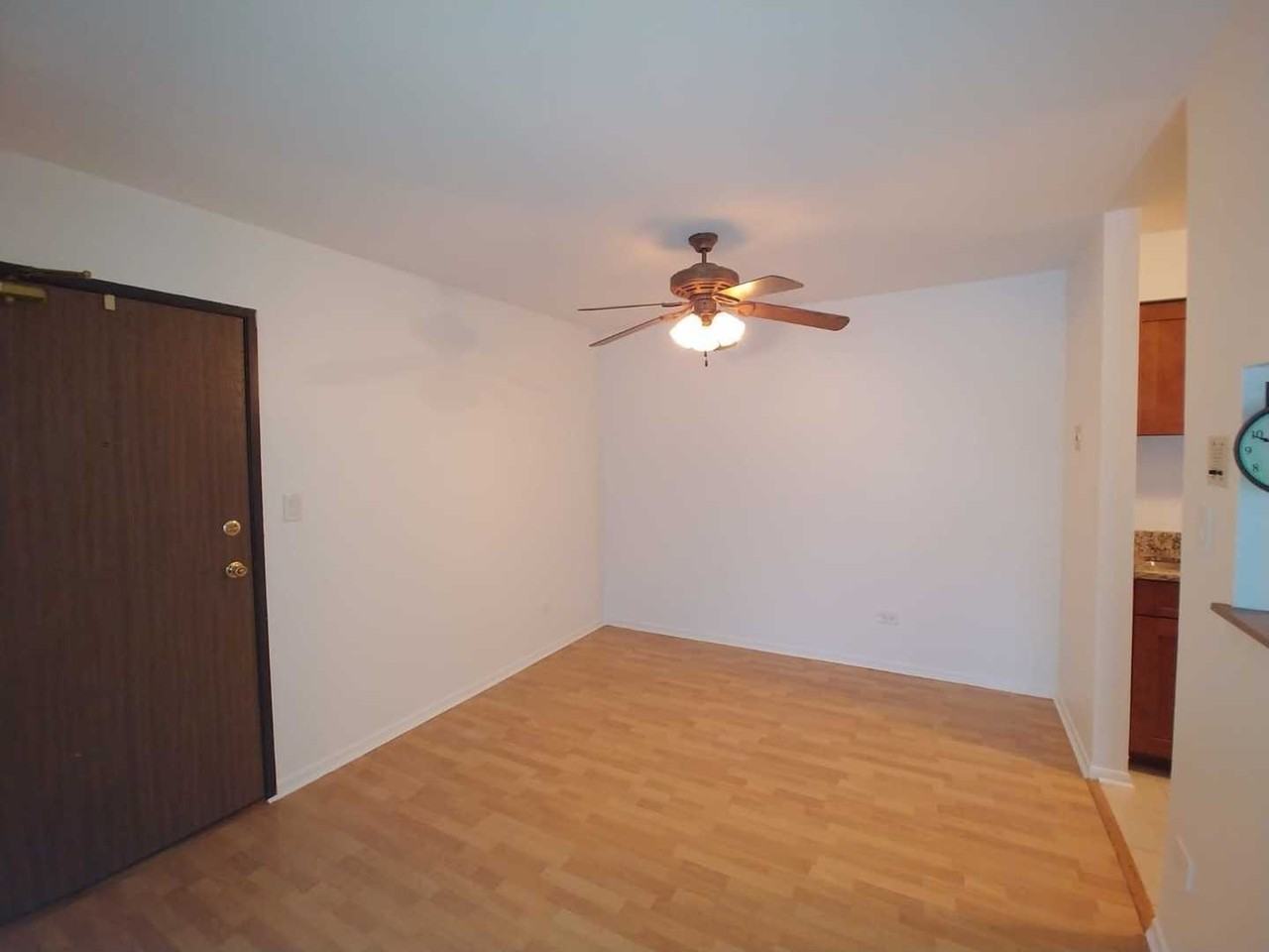 1422 Stonebridge Cir Apt M4 #M4 - Photo 4 of 11