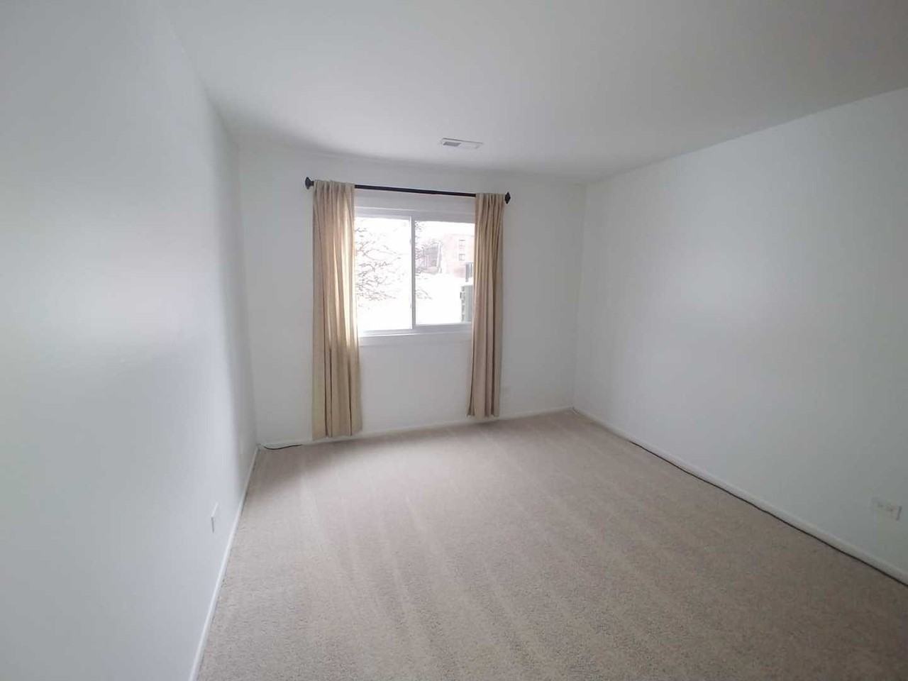 1422 Stonebridge Cir Apt M4 #M4 - Photo 7 of 11