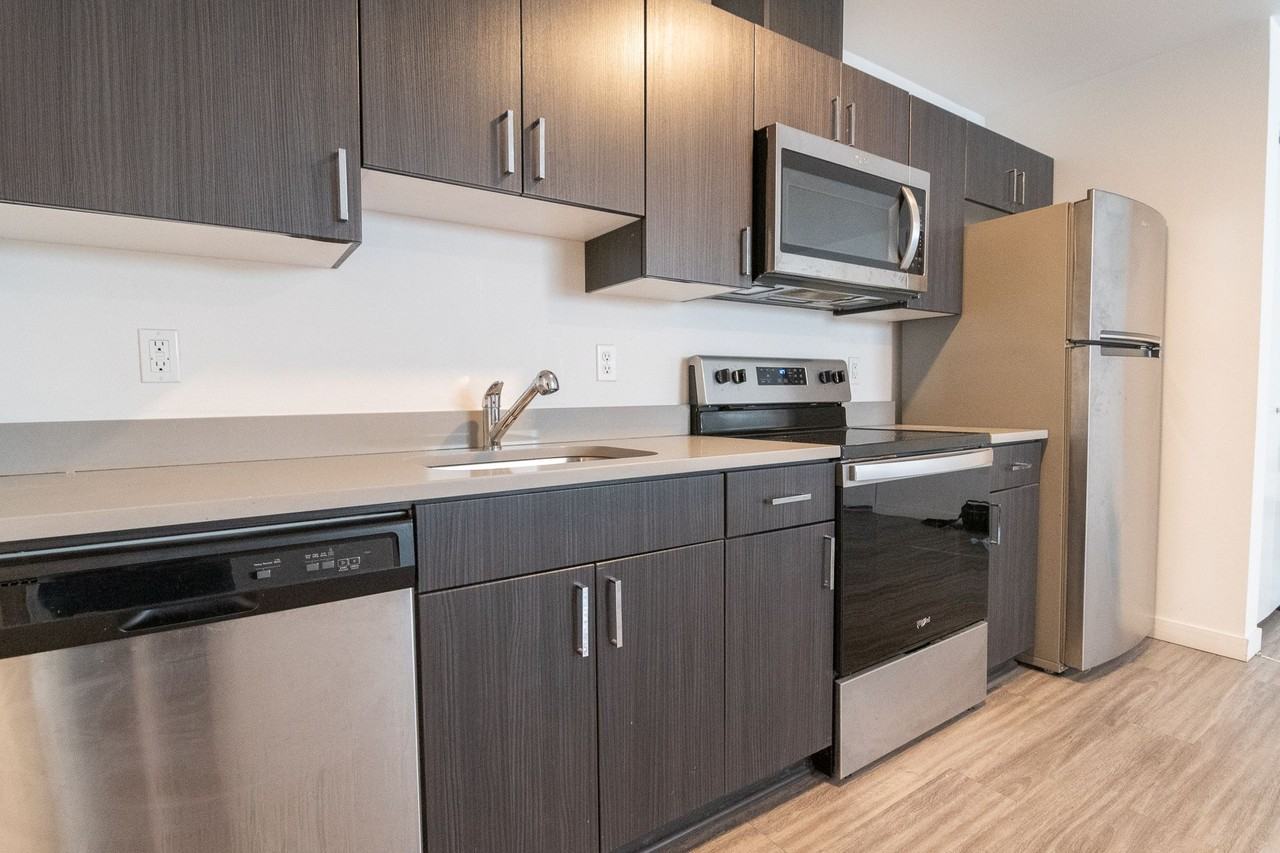 4626 N Maryland Ave - Photo 2 of 19