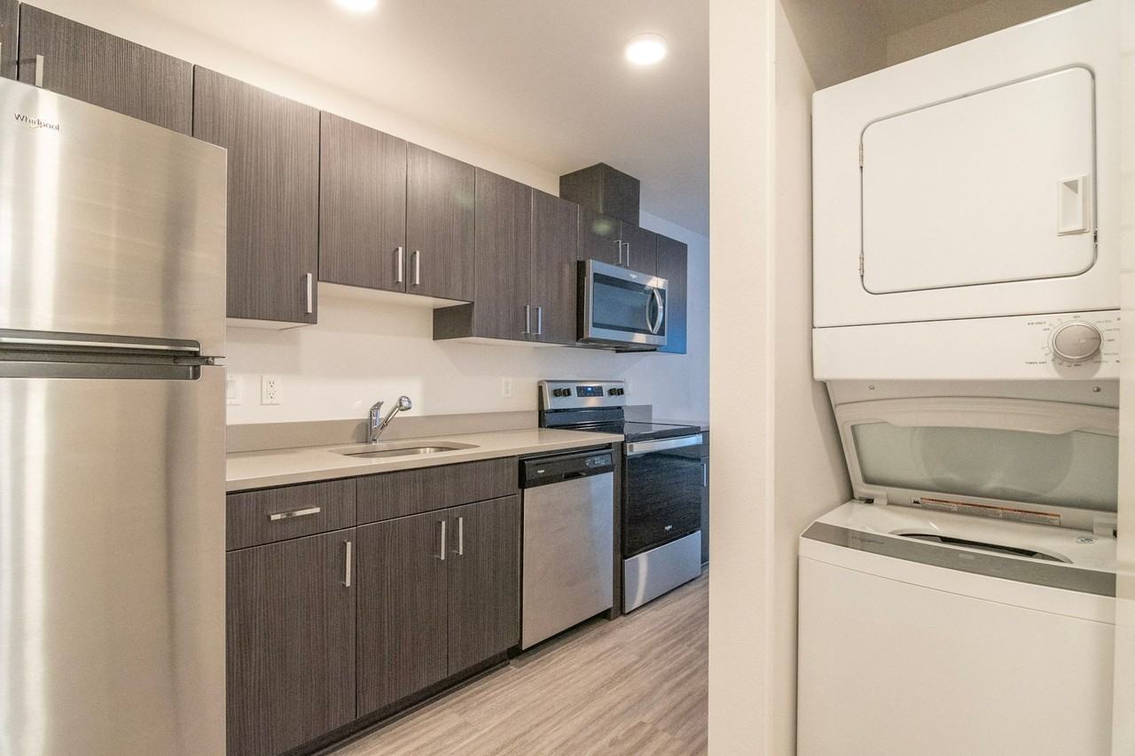 4626 N Maryland Ave - Photo 5 of 31