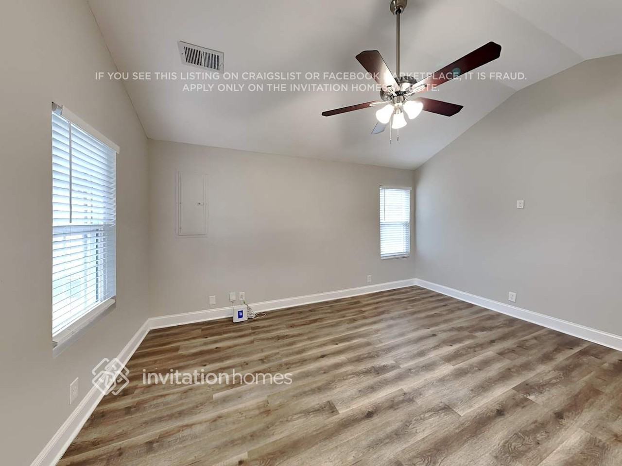 916 Red Feather Trl - Photo 4 of 17