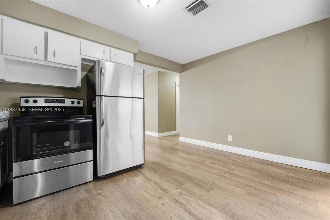 5010 Southwest 93rd Avenue ##1 - Photo 2 of 21