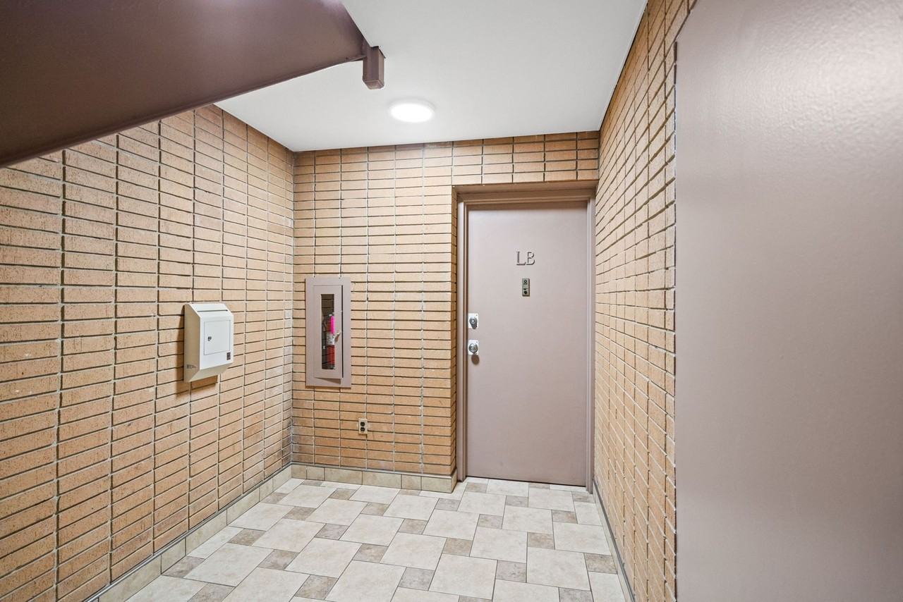 4102 Queensbury Rd - Photo 4 of 40